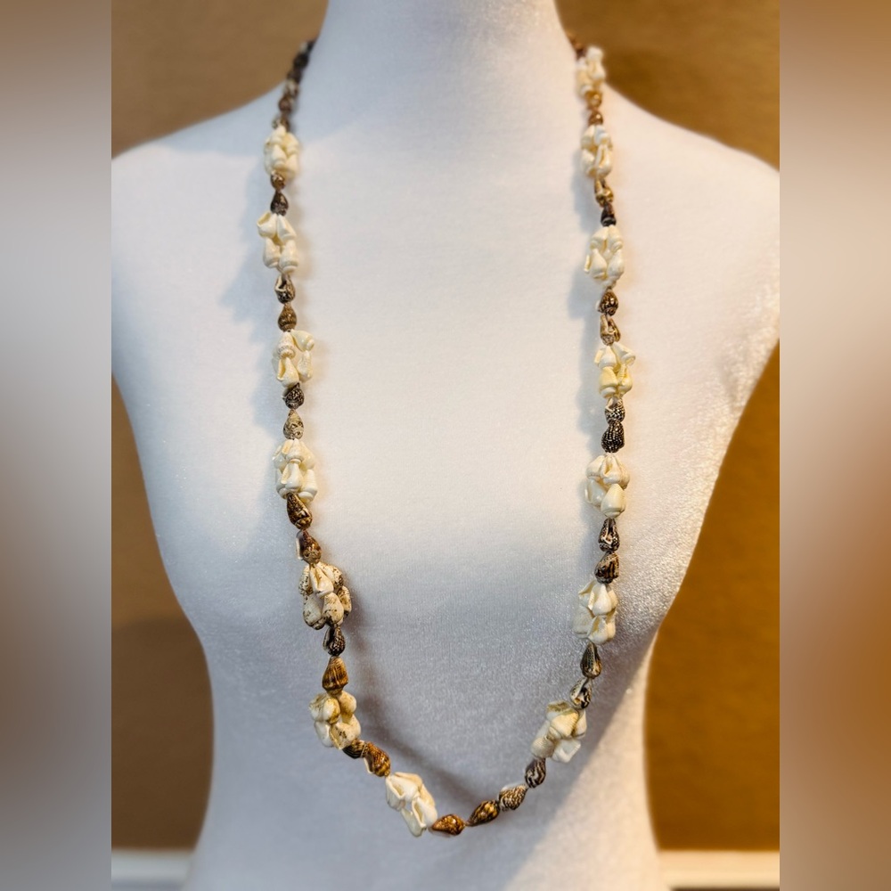 Hawaiian Shell Lei Necklace 17” Natural Seashell Boho
